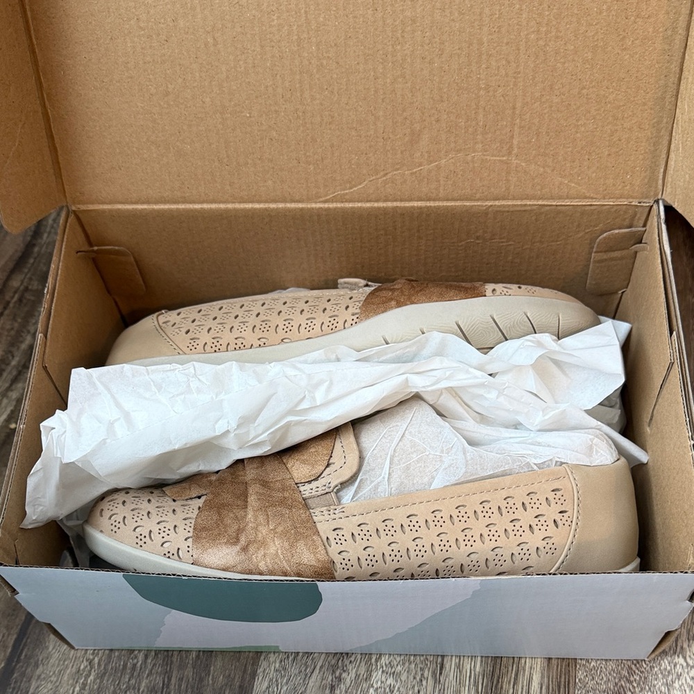 Earth Origins Finley Slip On - size 7 - Picture 2 of 8